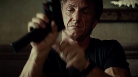 Sean Penn de Silaha Sarıldı! haber görseli