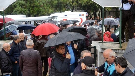 Sevenleri Levent Kırca'yı Son Yolculuğunda Yalnız Bırakmadı!