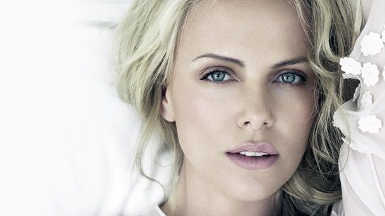 Charlize Theron The Gray Man Kadrosunda mı? haber görseli
