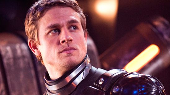 Charlie Hunnam, Pacific Rim'in Devam Filminde Rol Almayacak haber görseli