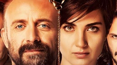 Ferzan Özpetek'in Yönetmen Koltuğunda Yer Aldığı İstanbul Kırmızısı Filminden Yeni Poster ve Fragman Geldi! haber görseli