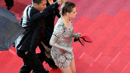 Kristen Stewart'tan Cannes'da Topuklu Ayakkabı Eylemi! haber görseli