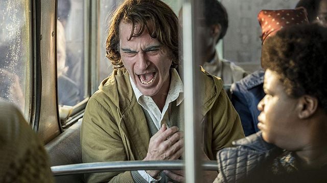 Joaquin Phoenix, "Joker" Filmi İçin Verdiği Kilolar Hakkında Konuştu! haber görseli