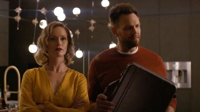 Joel McHale ve Kerry Bishé'li Romantik Kara Mizah "Happily"den Fragman!