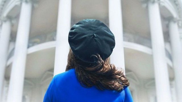 "Impeachment: American Crime Story" Dizisinden Beanie Feldstein'li Poster! haber görseli