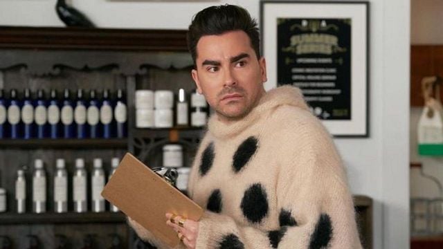 Dan Levy, Hulu İçin Koruyucu Melekler İlgil Bir Dizi Yazacak haber görseli