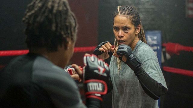 Halle Berry'nin İlk Yönetmenlik Denemesi Bruised'dan Fragman haber görseli