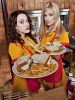 2 Broke Girls posteri