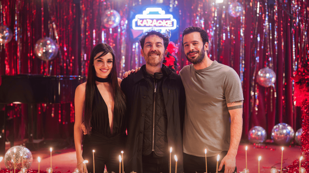 Hande Erçel ve Barış Arduç'u Buluşturan "Aşkı Hatırla" Dizisinin Teaser Afişi Yayında!