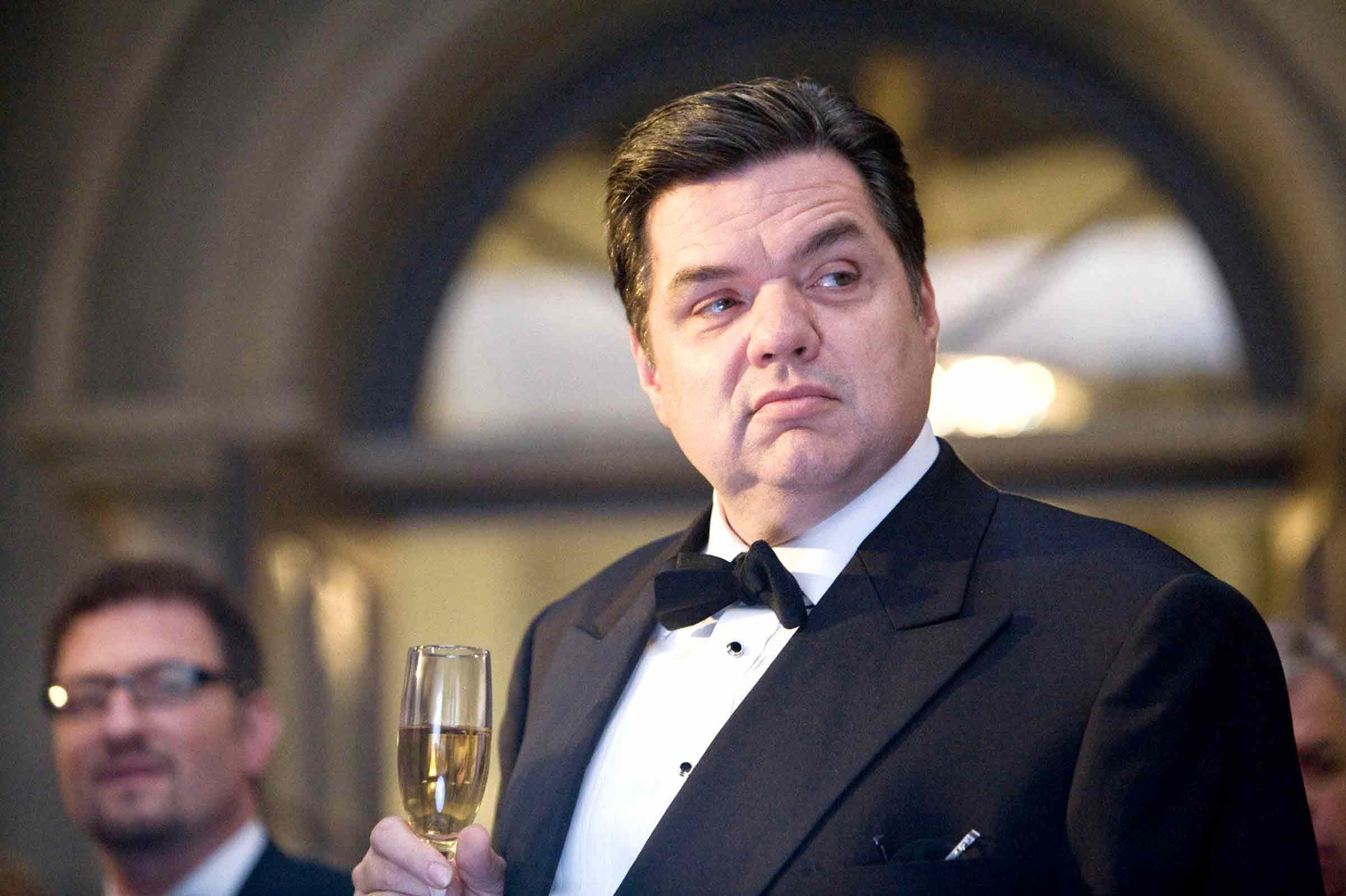 Сэм уортингтон на грани. Оливер платт 2012. 2012 главный герой. 2012 главный герой. Мэрион сноу.