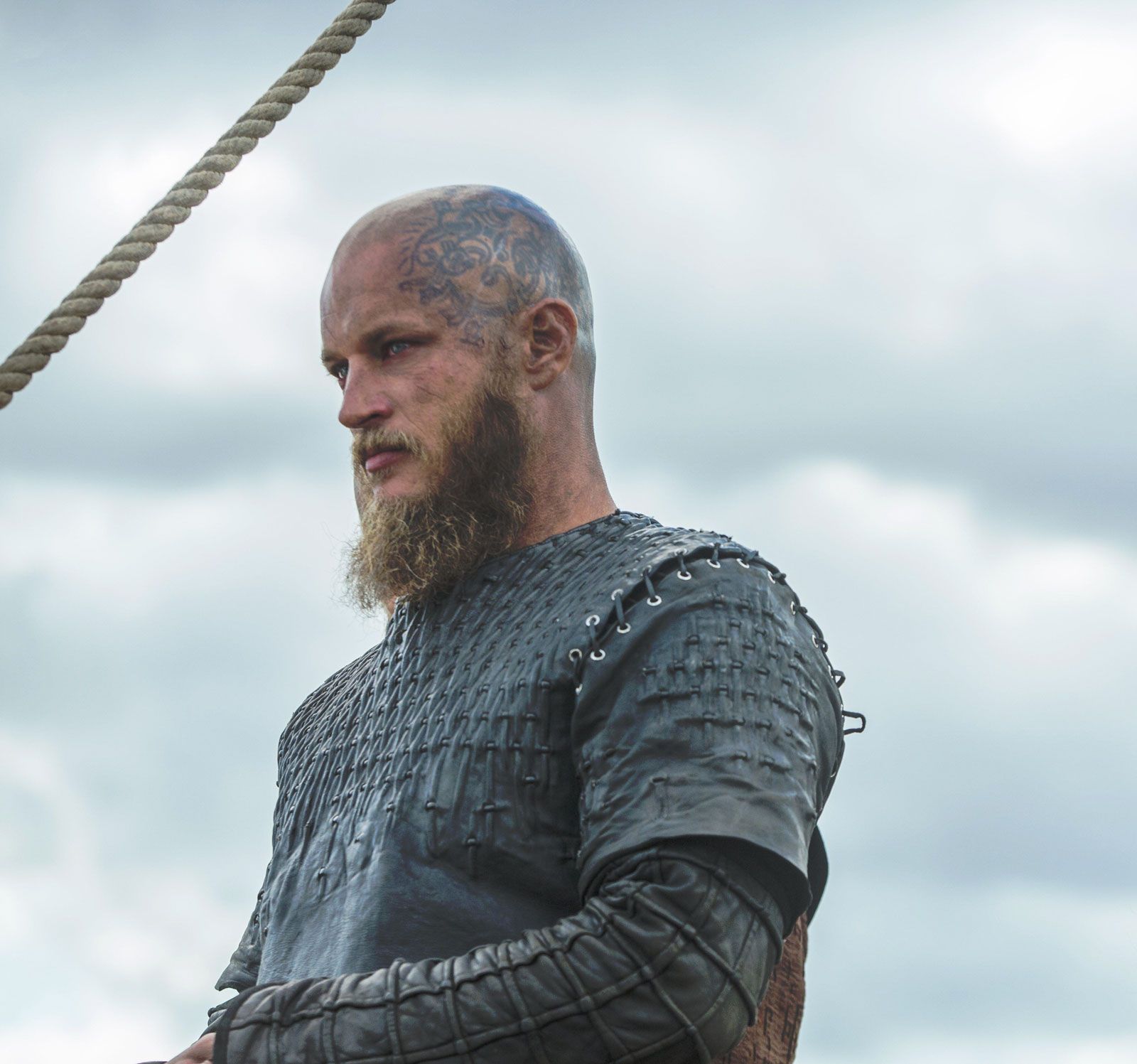 ragnar lothbrok oyuncusu