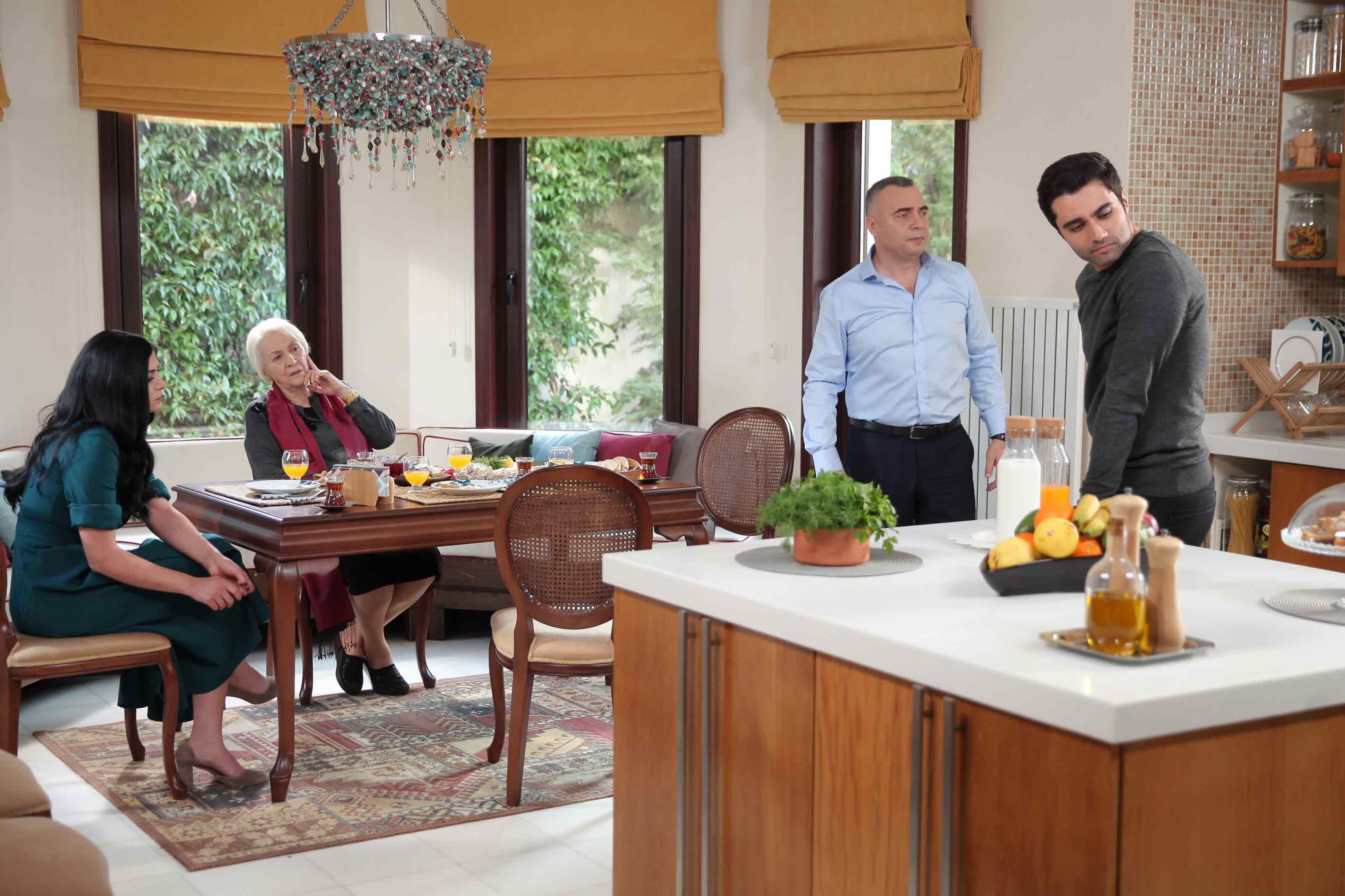 мафия не может править миром (2015). «мафия не может править миром» сельчук ентем. эмре йылдырымер мафия не может править миром. мафия не может править миром сериал 2015–2021 кадры. Eskiya.