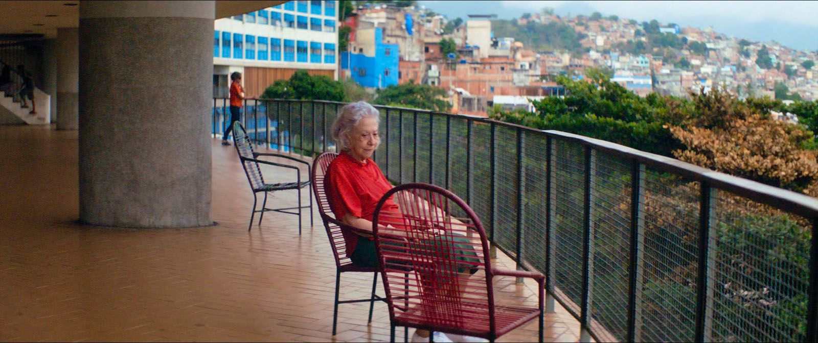 Тайная жизнь фильм 2019. Теневой человек. Жулия стокклер. Незаметная жизнь. Жить скромно.