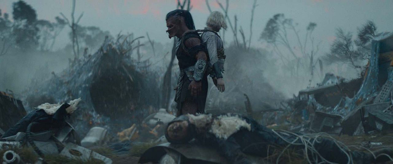 Predator: Vahşi Topraklar : Fotoğraf Dimitrius Schuster-Koloamatangi, Elle Fanning