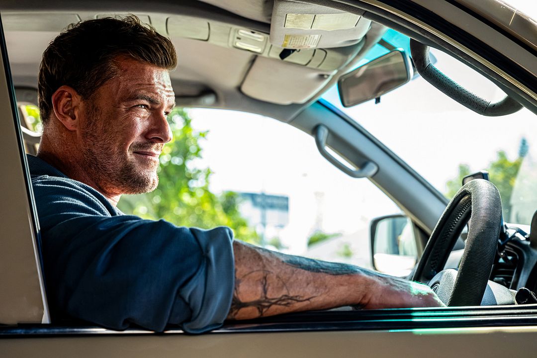 Sınırsız : Fotoğraf Alan Ritchson