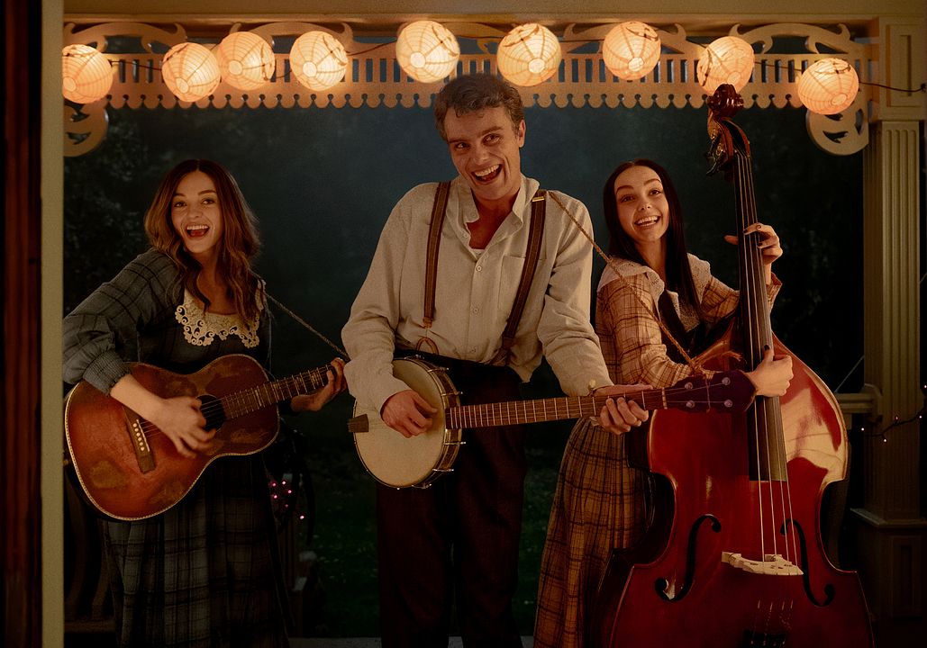 Korkunç Bir Film : Fotoğraf Cameron Scott Roberts, Olivia Rose Keegan