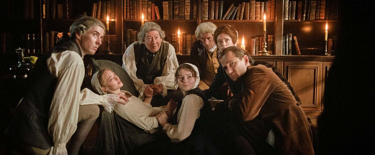  Ann Lee Efsanesi : Fotoğraf Matthew Beard, Amanda Seyfried, Scott Handy, Stacy Martin, Jeremy Wheeler (III), Lewis Pullman, Thomasin McKenzie