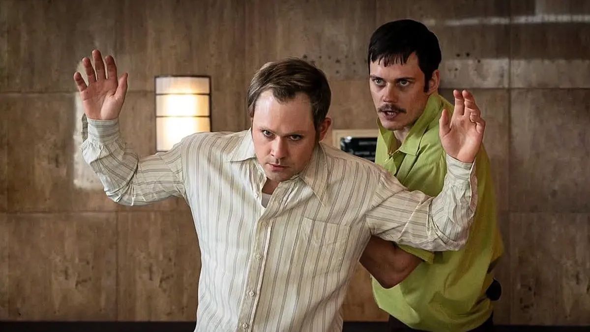 Kopma Noktası : Fotoğraf Bill Skarsgård, Dacre Montgomery