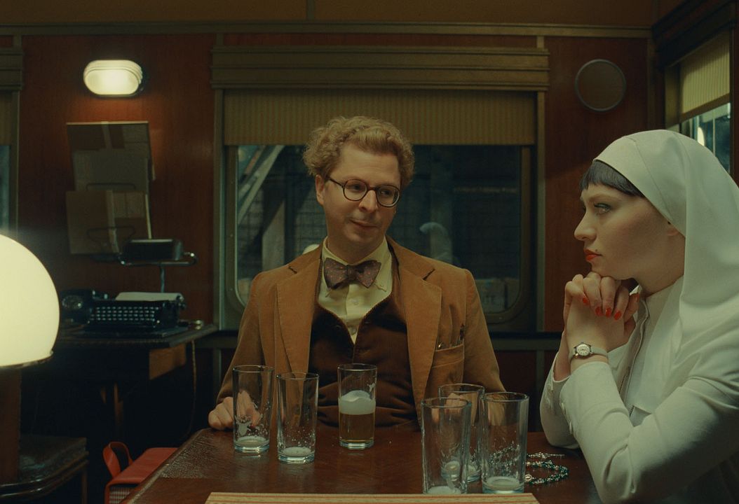 Fenike Planı  : Fotoğraf Michael Cera, Mia Threapleton