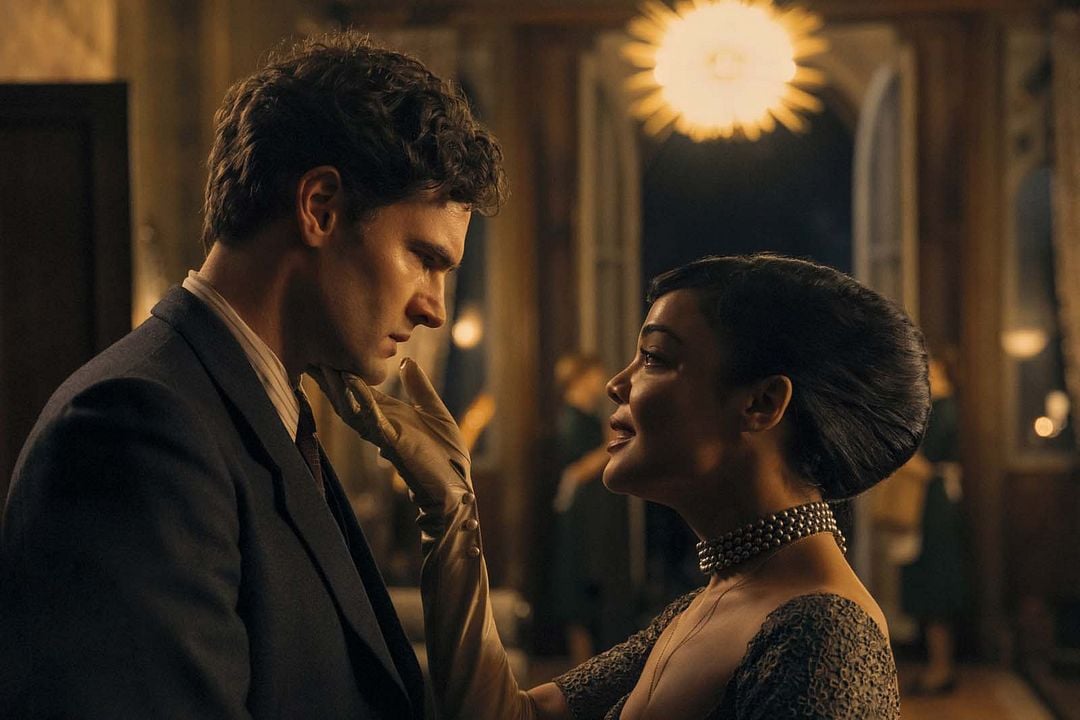 Hedda : Fotoğraf Tom Bateman, Tessa Thompson
