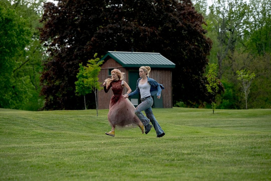 Saklambaç 2 : Fotoğraf Kathryn Newton, Samara Weaving