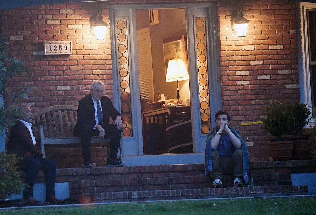 The Whisper Man : Fotoğraf Adam Scott, Robert De Niro
