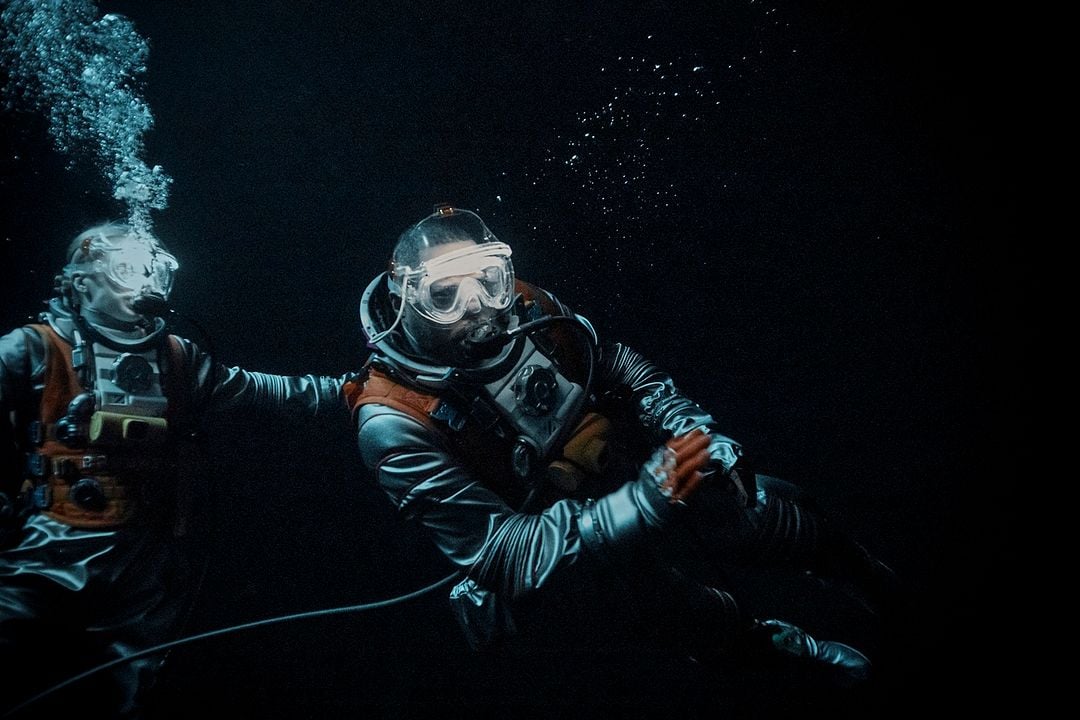 Above The Below : Fotoğraf Caitlin FitzGerald, Idris Elba