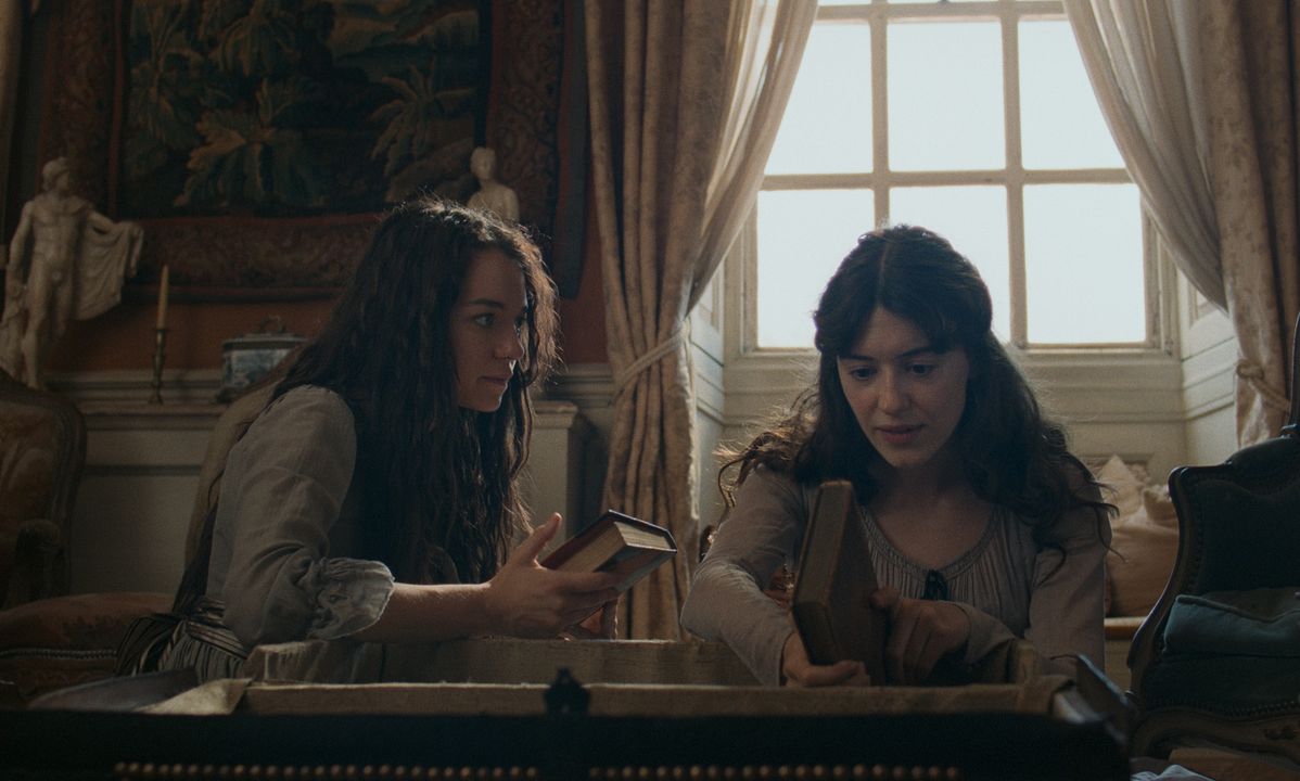 Aşk ve Yaşam : Fotoğraf Esmé Creed-Miles, Daisy Edgar-Jones