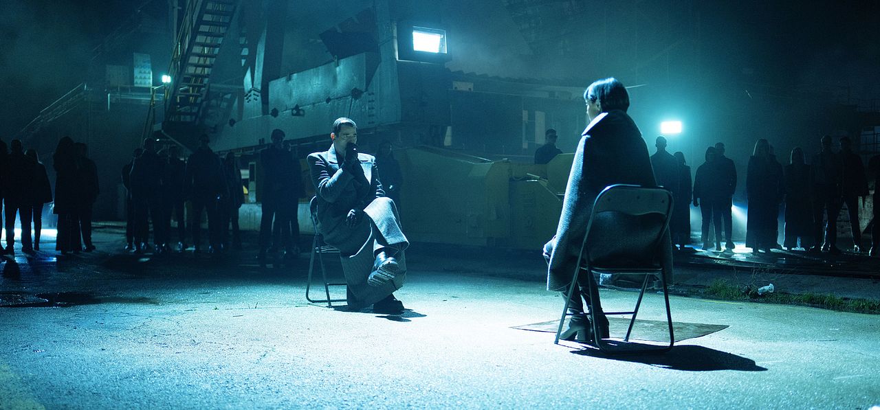 Momo : Fotoğraf Claes Bang, Laura Haddock