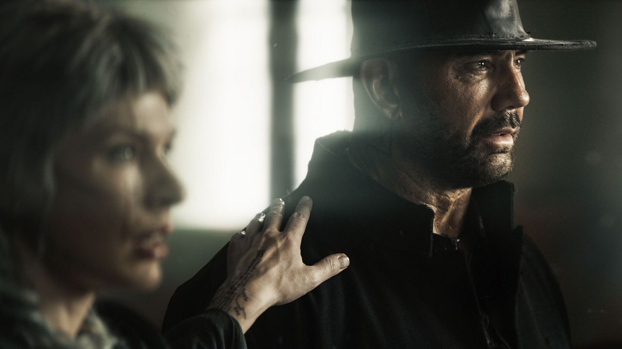 Kayıp Dünya : Fotoğraf Dave Bautista, Milla Jovovich