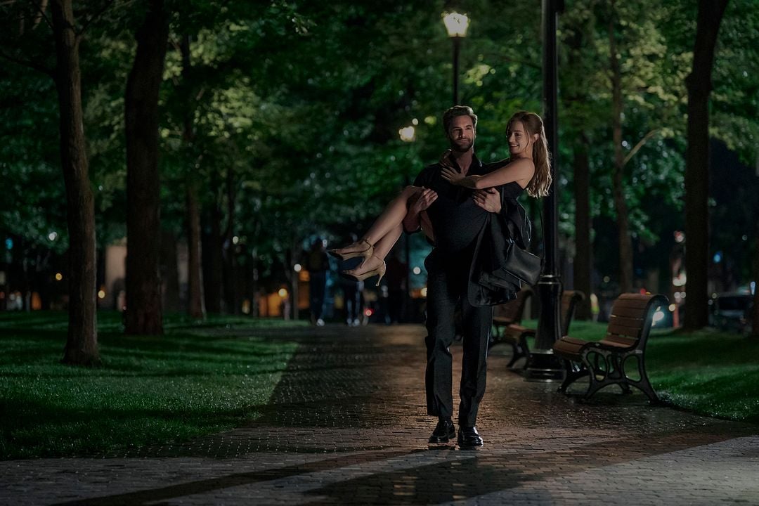  Aşk Hipotezi : Fotoğraf Lili Reinhart, Tom Bateman