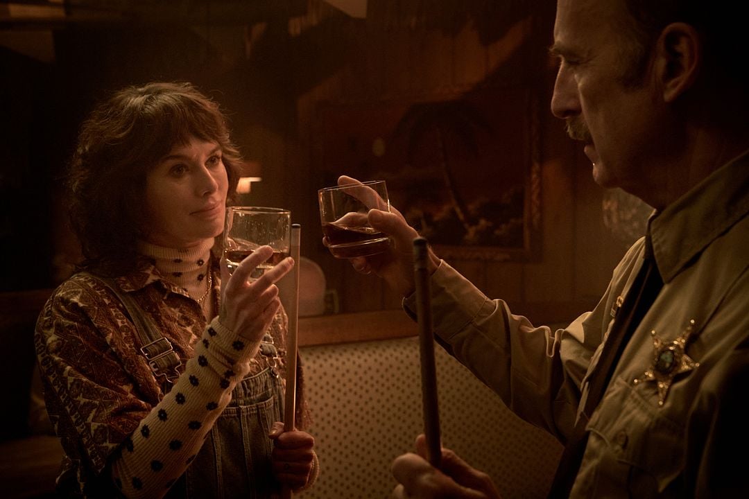 Normal : Fotoğraf Lena Headey, Bob Odenkirk