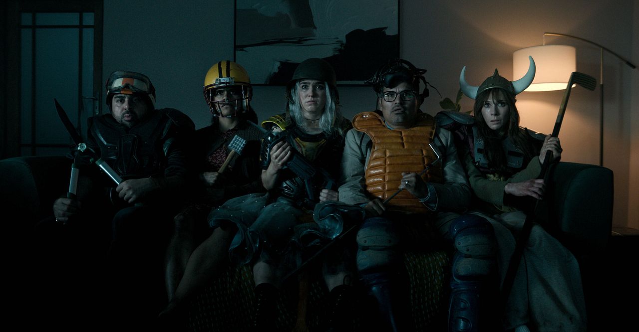İyi Şanslar, İyi Eğlenceler, Sakın Ölme : Fotoğraf Michael Peña, Juno Temple, Haley Lu Richardson, Asim Chaudhry