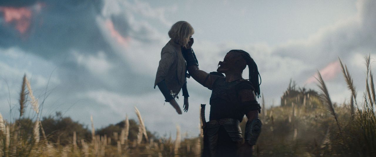 Predator: Vahşi Topraklar : Fotoğraf Dimitrius Schuster-Koloamatangi, Elle Fanning