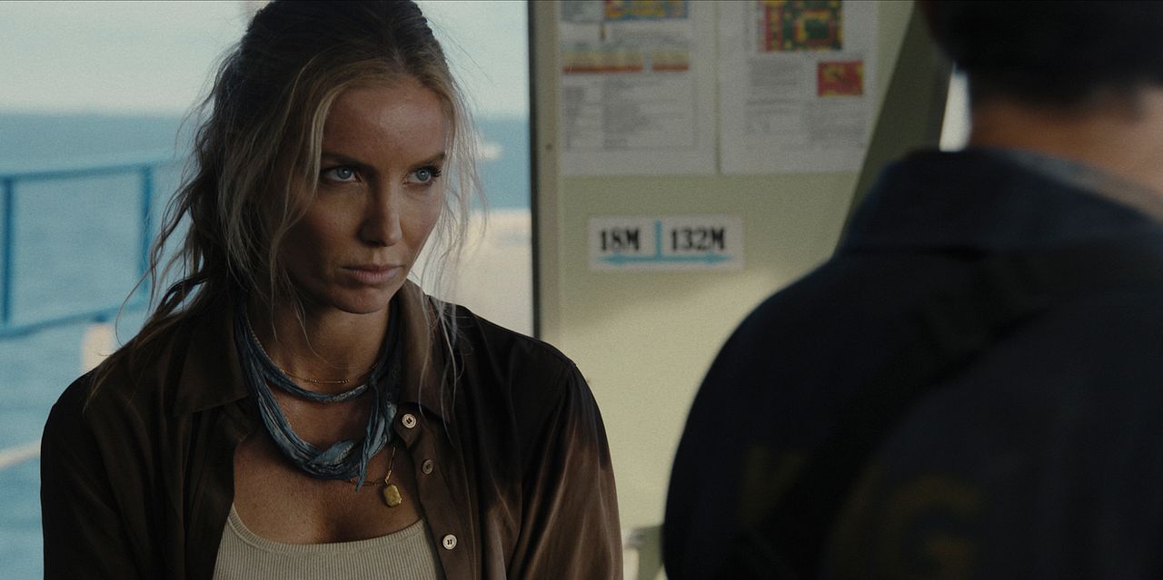 İsyan : Fotoğraf Annabelle Wallis