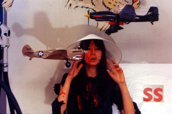 Çinli Kız : Fotoğraf Jean-Luc Godard