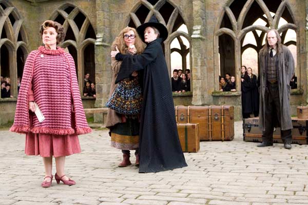 Harry Potter ve Zümrüdüanka Yoldaşlığı : Fotoğraf Imelda Staunton, David Bradley (IV), Emma Thompson, Maggie Smith