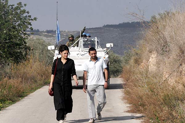 Bombalar Altında : Fotoğraf Nada Abou Farhat, Georges Khabbaz