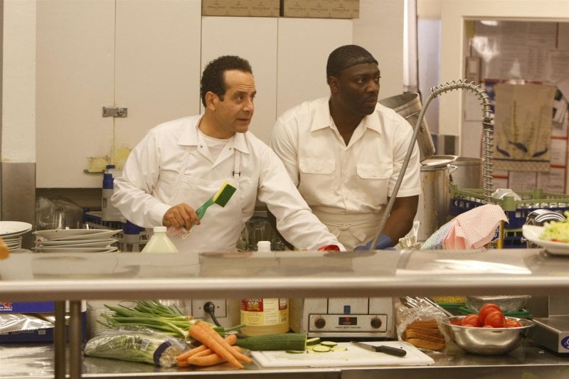 Fotoğraf Tony Shalhoub, Adewale Akinnuoye-Agbaje