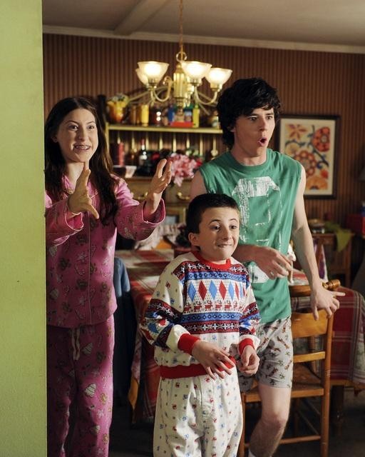 Fotoğraf Charlie McDermott, Eden Sher, Atticus Shaffer