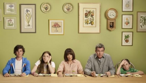 Fotoğraf Atticus Shaffer, Neil Flynn, Patricia Heaton, Eden Sher, Charlie McDermott