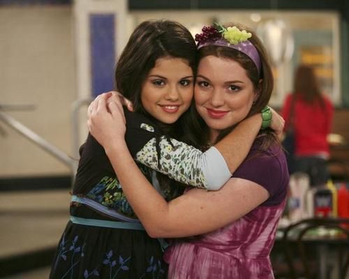 Fotoğraf Selena Gomez, Jennifer Stone