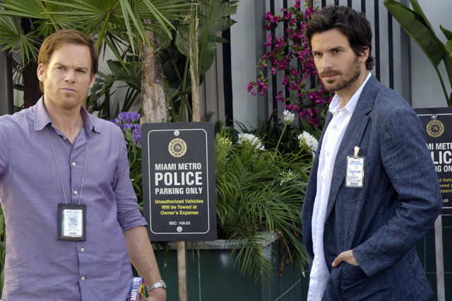 Dexter : Fotoğraf Santiago Cabrera, Michael C. Hall