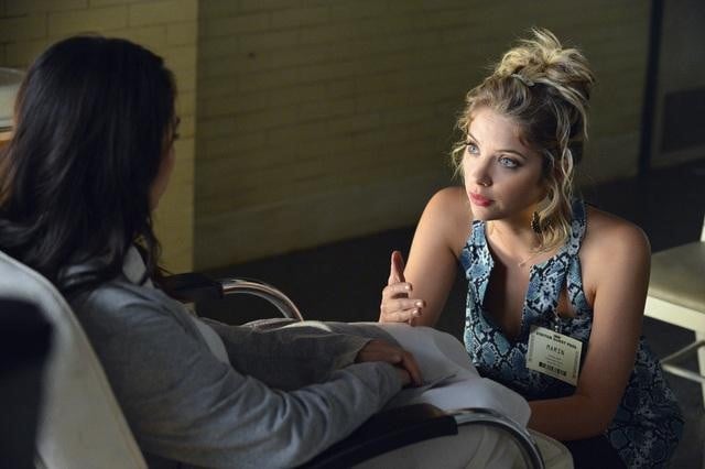 Pretty Little Liars : Fotoğraf Ashley Benson, Janel Parrish