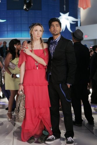 90210 : Fotoğraf Gillian Zinser, Manish Dayal