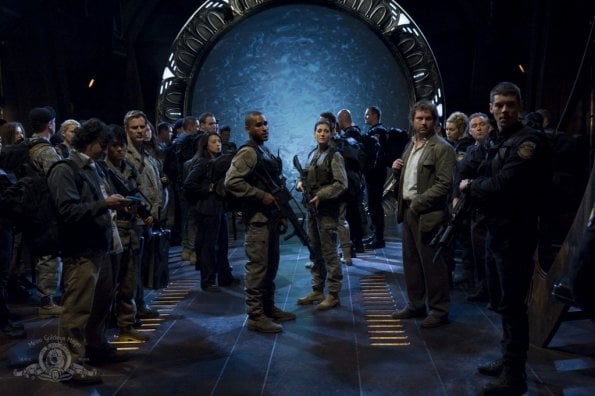 Stargate Universe : Fotoğraf Julia Benson, Mike Dopud, Peter Kelamis, Alaina Huffman, Ming-Na Wen, Brian J. Smith (II), Patrick Gilmore (I), Jamil Walker Smith