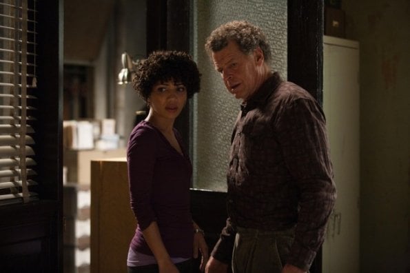 Fringe : Fotoğraf Jasika Nicole, John Noble