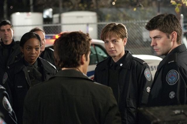 Rookie Blue : Fotoğraf Gregory Smith, Enuka Okuma