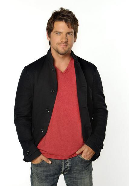 Fotoğraf Zachary Knighton