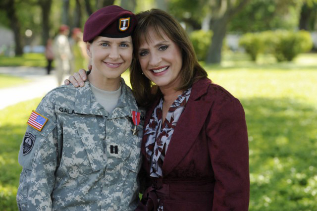 Army Wives : Fotoğraf Kellie Martin, Patti LuPone